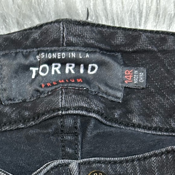 TORRID Premium Stretch Jegging - Distressed Black Wash Size 14R - Picture 6 of 8
